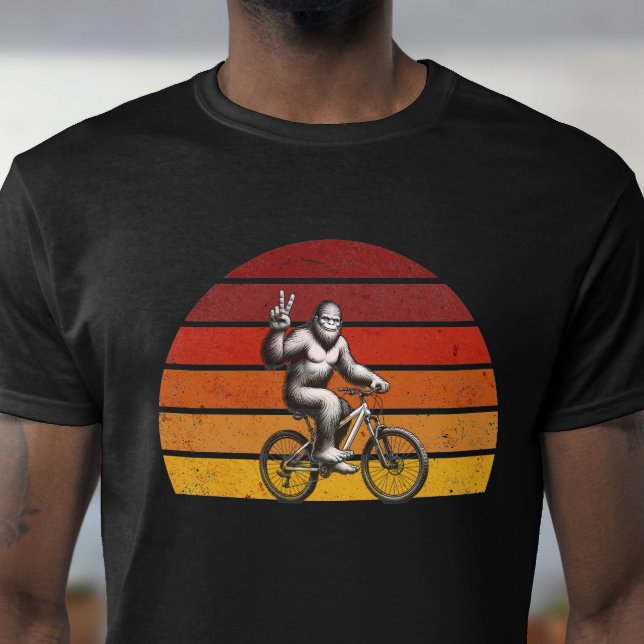 Bigfoot Cycling Retro sunset Silhouette för Biker T Shirt (Skapare uppladdad)