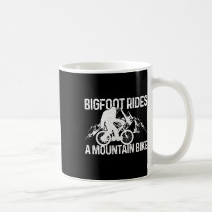 Bigfoot cyklar på en mountainbike Rolig Mtb cyklin Kaffemugg
