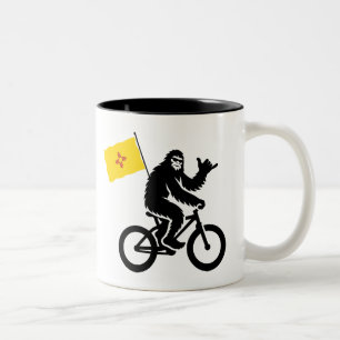Bigfoot Cykling New Mexico Flagga Två-Tonad Mugg