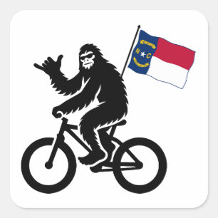 Bigfoot Cykling North Carolina Flagga Fyrkantigt Klistermärke