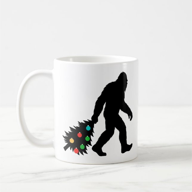 Bigfoot Dragging Christmas Tree  Kaffemugg (Vänster)