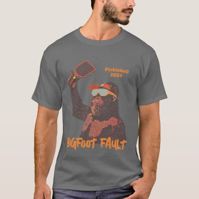 Bigfoot Fault Pun Funny Pickleball T Shirt (Framsida)