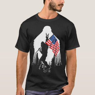 Bigfoot Fireworks 4:e juli American Flagga Sasqua T Shirt