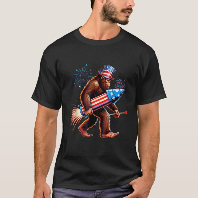 Bigfoot Fireworks 4:e juli Manar Sasquatch Americ T Shirt (Framsida)