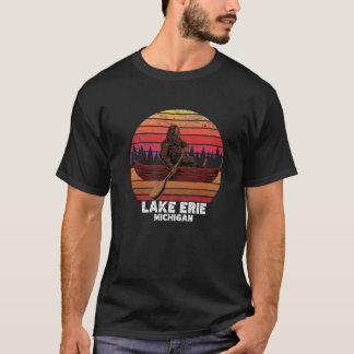 Bigfoot Fishing Sjö Canoeing Sjö Erie T Shirt