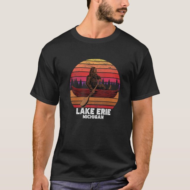 Bigfoot Fishing Sjö Canoeing Sjö Erie T Shirt (Framsida)