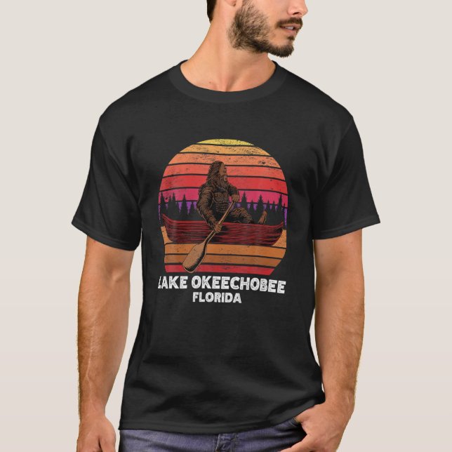 Bigfoot Fishing Sjö Canoeing Sjö Okeechobee T Shirt (Framsida)