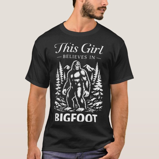 Bigfoot-flicka troende sasquatch kryptid skog t shirt (Framsida)