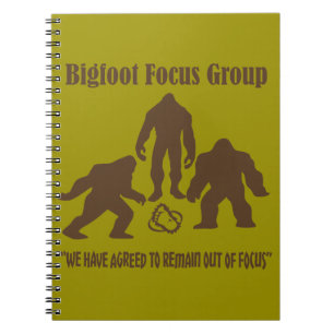 Bigfoot fokuserar gruppen. Möte av meningarna Anteckningsbok Med Spiral