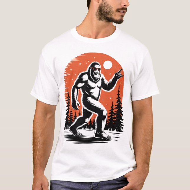 Bigfoot Forest Sasquatch T Shirt (Framsida)
