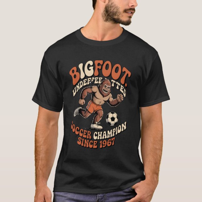  Bigfoot Fotbolls Legend T-Shirt | Rolig Sasquatch (Framsida)
