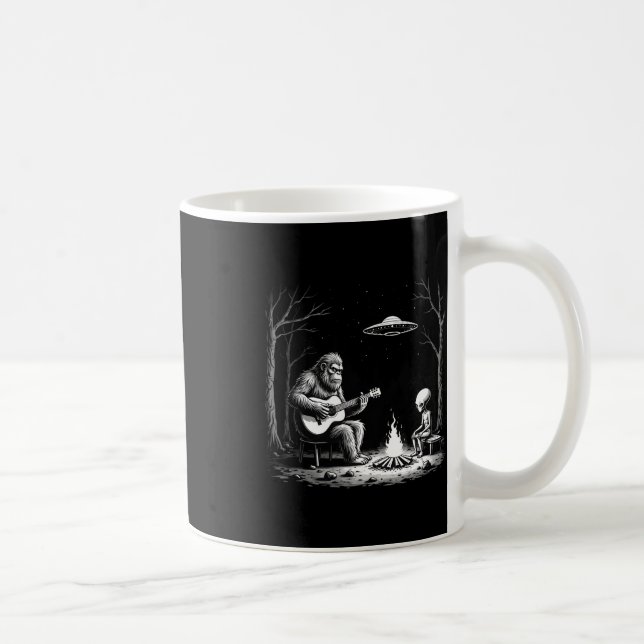 Bigfoot Gitarr T-Shirt Lägger eld UFO Camping Sasq Kaffemugg (Höger)