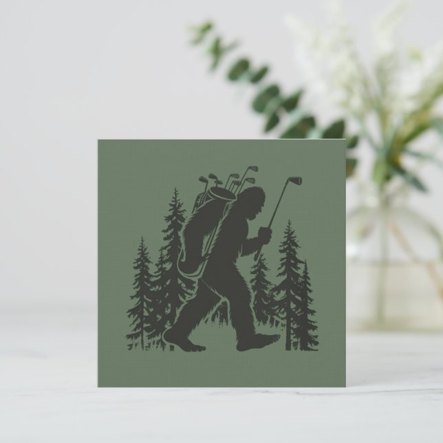 Bigfoot Golfare Träd Rolig Sasquatch Golf Golf Inbjudningar (Stående Fram)