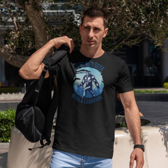 Bigfoot Gömmer och söker T Shirt (Skapare uppladdad)