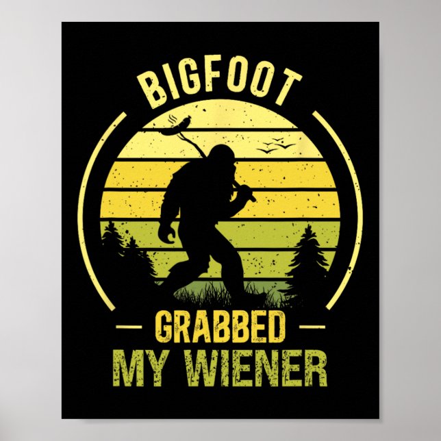 Bigfoot Grabbed My Wiener Funny Bbq Sasquatch Poster (Framsidan)