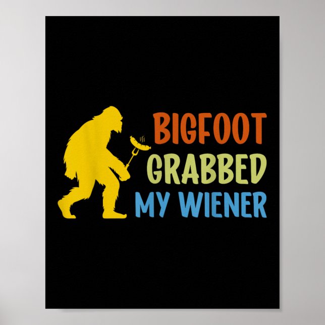 Bigfoot Grabbed My Wiener Funny Bbq Sasquatch Poster (Framsidan)
