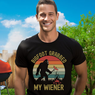 Bigfoot Grabbed My Wiener – Funny Sasquatch Hot do T Shirt