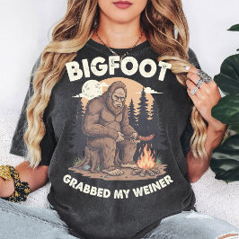 Bigfoot grep min korv Rolig camping Sasquatch T Shirt