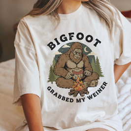 Bigfoot grep min korv Tältande lägereld Sasquat T Shirt