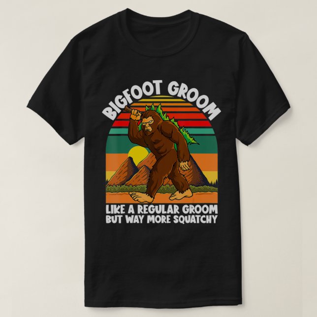 Bigfoot Groom Retro Sunset Squatchy-Bröllopsfest T Shirt (Design framsida)