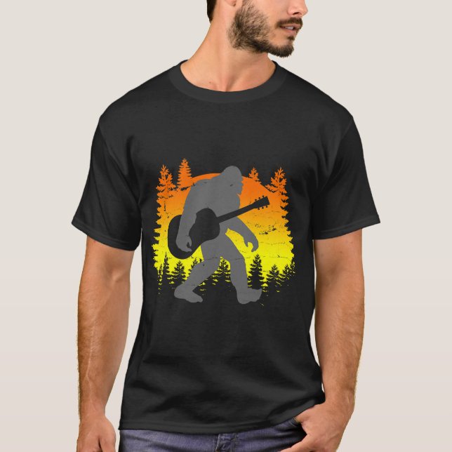 Bigfoot Guitar T-Shirt Sasquatch Believer Guitaris (Framsida)