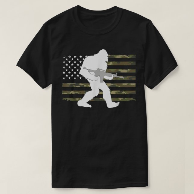 Bigfoot Gun Owner Camo US American Flagga Sasquatc T Shirt (Design framsida)