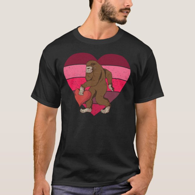 Bigfoot Heart Funny Alla hjärtans dag Kärlek Sasqu T Shirt (Framsida)