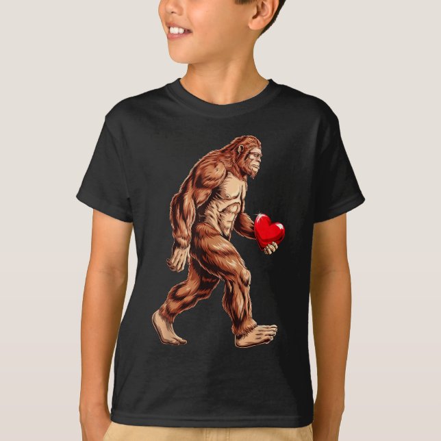 Bigfoot Heart Funny Valentines day Boys Kids Sasqu T Shirt (Framsida)