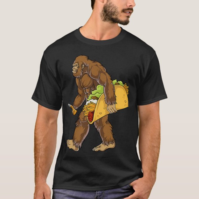 Bigfoot Holding a Tacocarry a Taco Sasquatch T Shirt (Framsida)