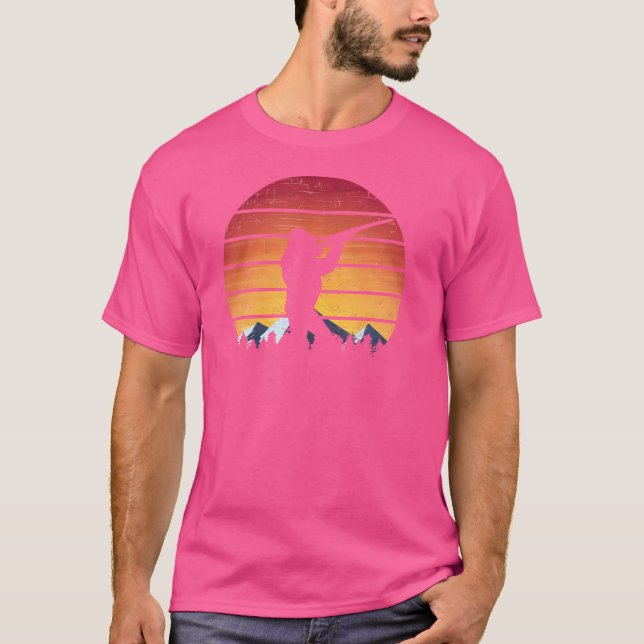 Bigfoot Hunting Sunset Sasquatch Hunter T Shirt (Framsida)