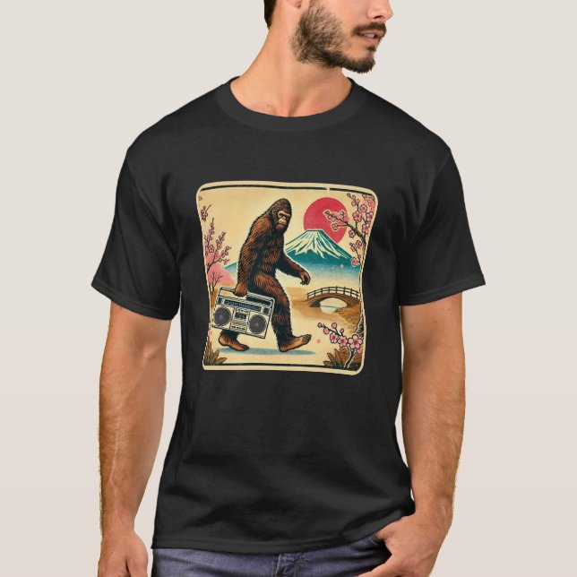 Bigfoot i Japan – 80-tals Retro T-Shirt (Framsida)