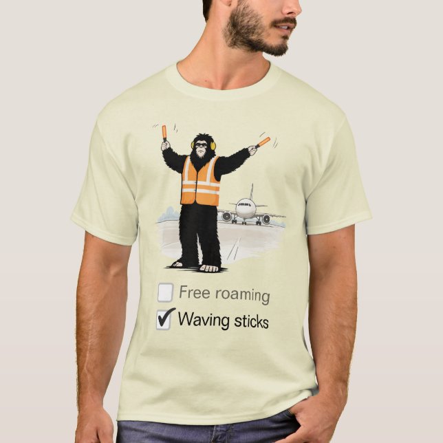 Bigfoot jobbar på flygplatsen T-Shirt (Framsida)