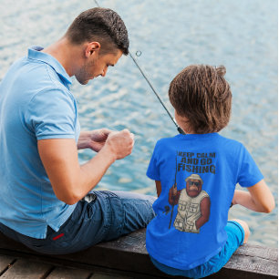 Bigfoot Keep Calm Och Gå Och Fiska Roligt T Shirt