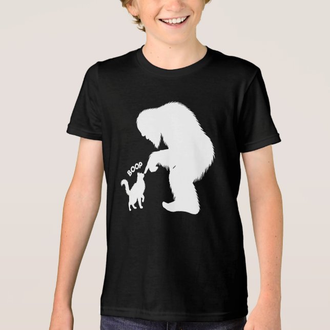 Bigfoot Lekfull Långhårig Katt Knuff  T Shirt (Framsida)