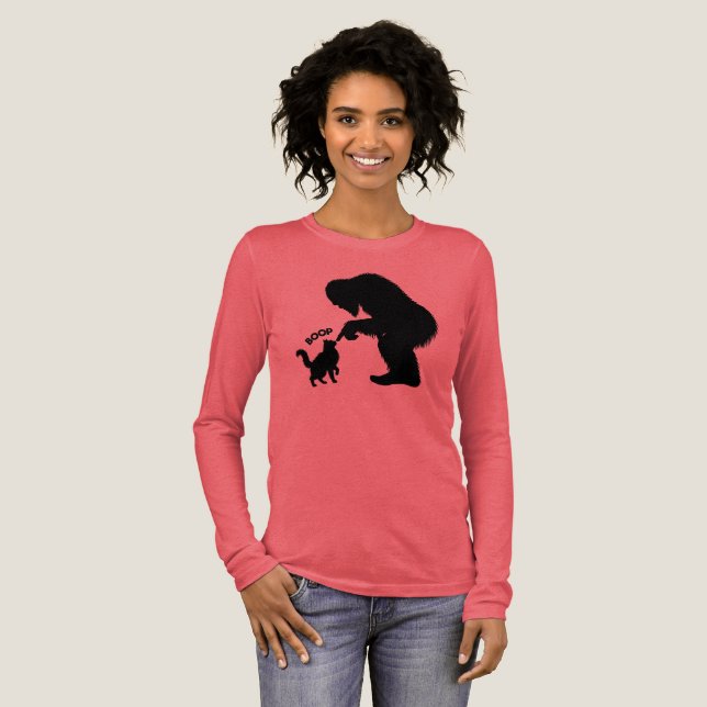 Bigfoot Lekfull Långhårig Katt Knuff T Shirt (Hel framsida)
