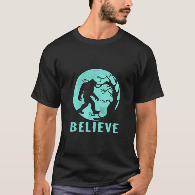 Bigfoot Light Tro Måne T Shirt (Framsida)