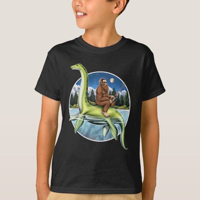Bigfoot Loch Ness Fishing T Shirt (Framsida)