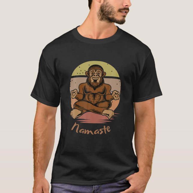 Bigfoot Meditating Lotus Pose Yoga Namaste T Shirt (Framsida)