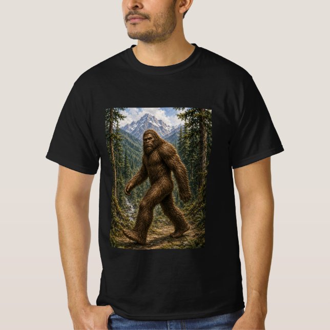 Bigfoot Mountain Forest Promenad Design T Shirt (Framsida)
