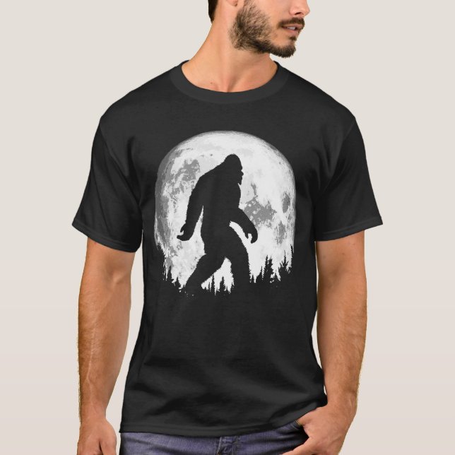 Bigfoot Night Stroll! Cool Full Moon And Trees Sas T Shirt (Framsida)
