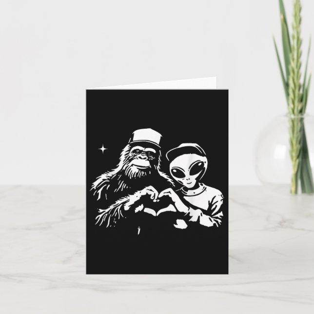 Bigfoot Och Alien Hjärt Händer Roliga Valentines B Kort (Framsida)