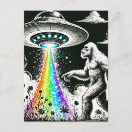 Bigfoot och regnbågs-UFO i en äng med vilda blommo Vykort