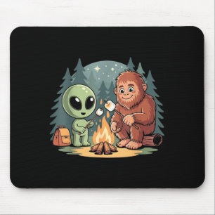Bigfoot och utomjording campfire rolig sasquatch u musmatta