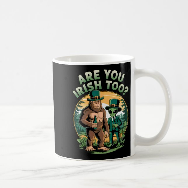 Bigfoot Och Utomjordinge Dricker Öl Rolig St. Patr Kaffemugg (Höger)