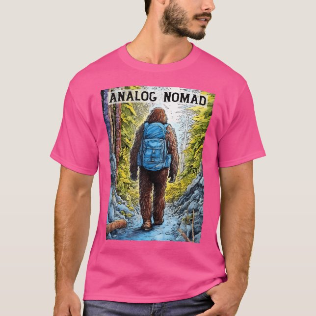 Bigfoot Original Analog Nomad - Lustigt Hiking Sas T Shirt (Framsida)