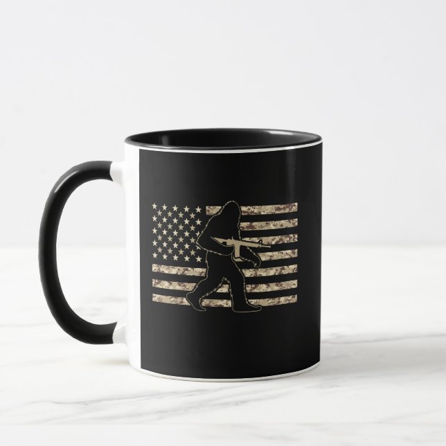 Bigfoot Patriotisk Kamouflageflagga Taktil Sasquat Mugg (Vänster)