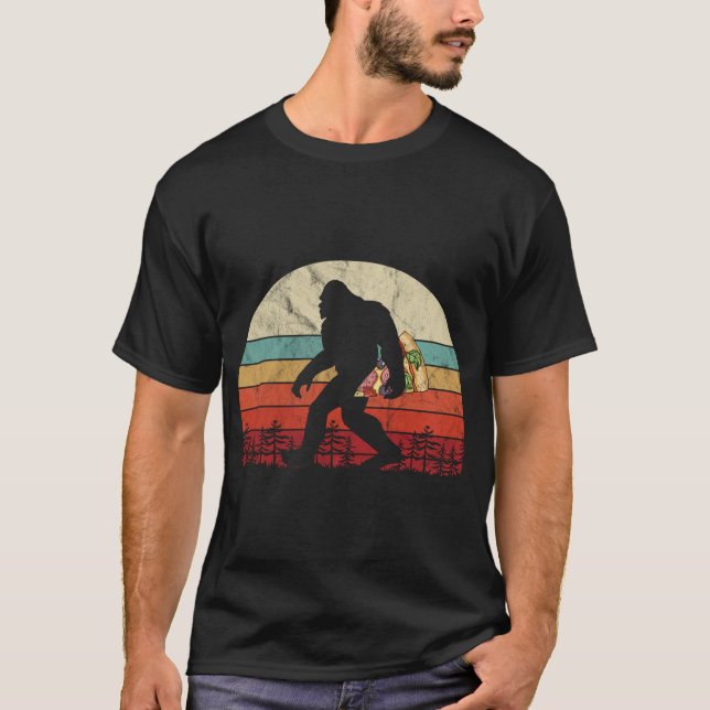 Bigfoot Pizza Älskare Funny Eating Sasquatch Manar T Shirt (Framsida)
