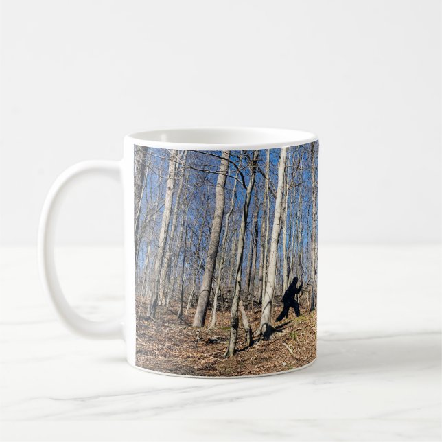 Bigfoot promenerar i skogen kaffemugg (Vänster)