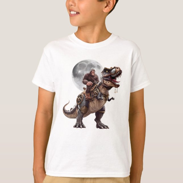 Bigfoot Riding Dinosaur Funny Sasquatch T Shirt (Framsida)