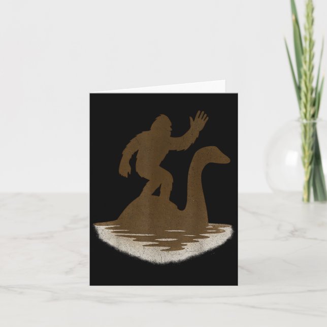 Bigfoot Riding Loch Ness Monster Funny Sasquatch  Kort (Framsida)